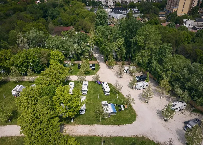 Arena Kemping & Vendeghaz 3* בודפשט